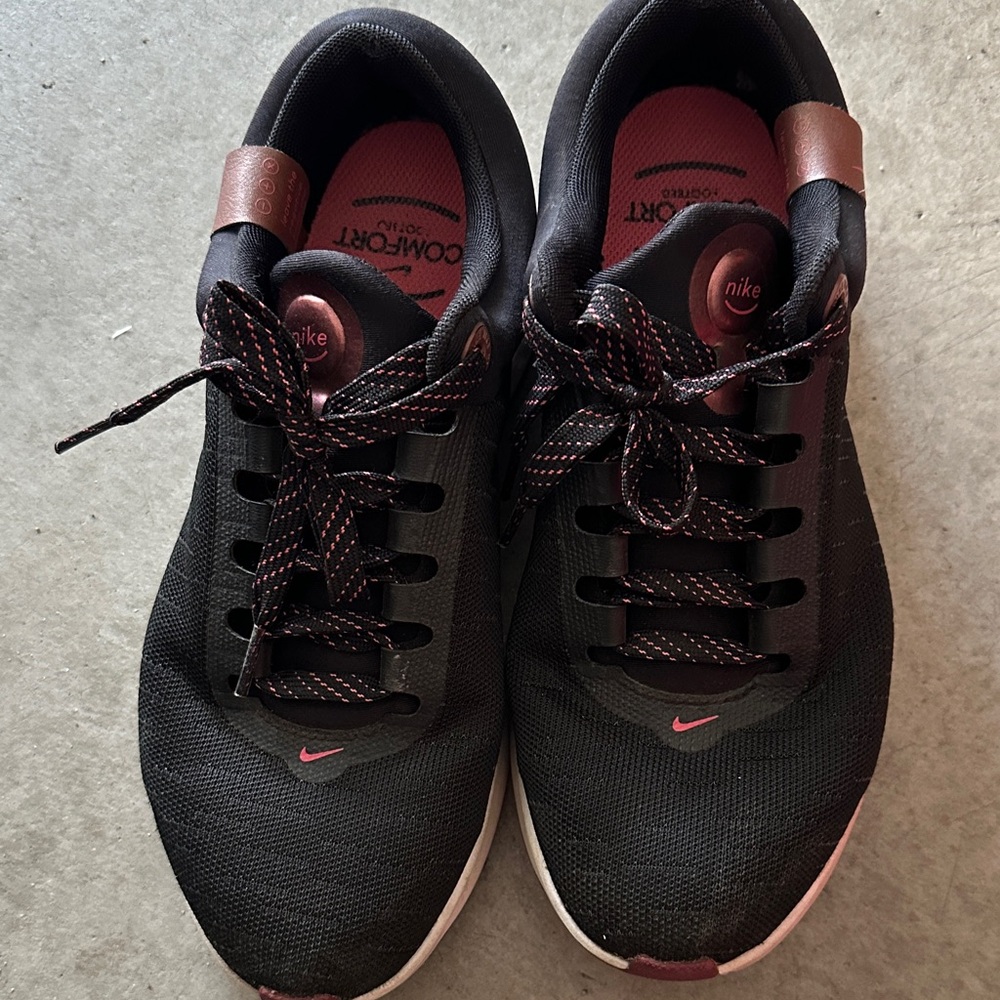 Nike Renew Serenity Run Running Shoes Women’s Size 7.5 Black & Pink